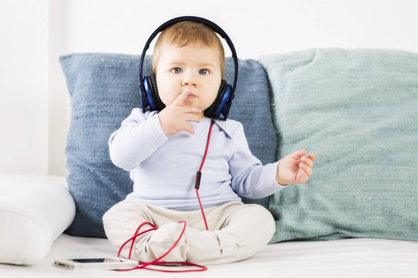 bebe avec casque - Mobile en ville